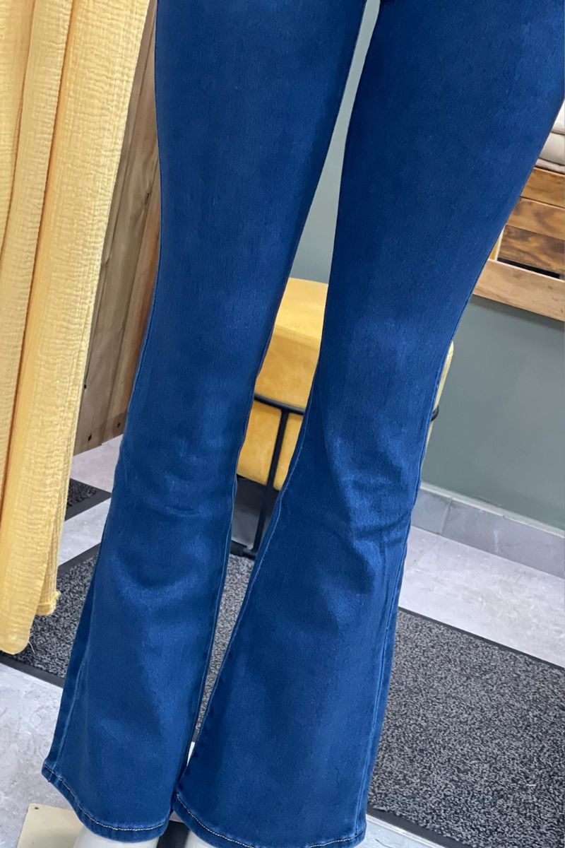 Vaquero Mila acampanado