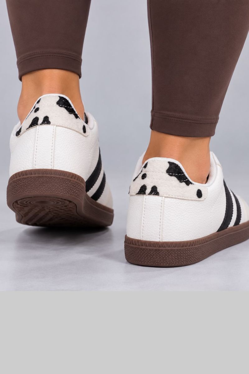 Zapatilla Blanca marrón y negra