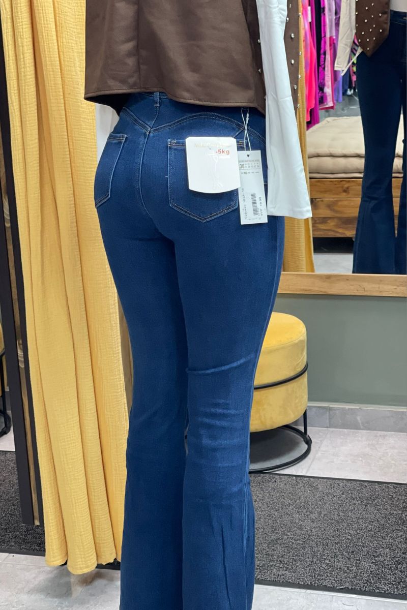 Vaquero Mila acampanado