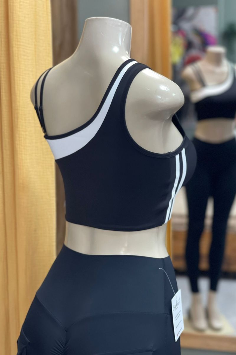 Top Adi con copa
