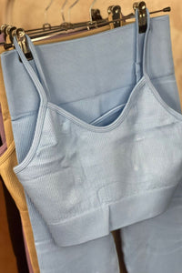 Conjunto acampanado