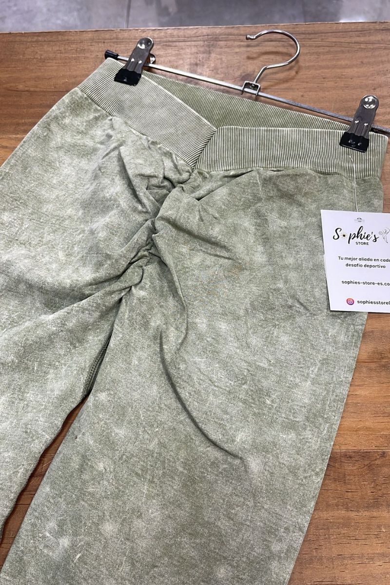 Leggins pico a V efecto desgastado push up